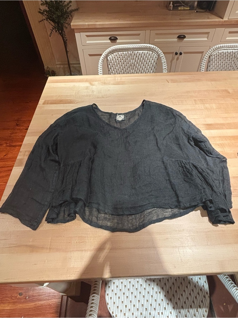 100% Linen Women's Black Lightweight V-Neck top